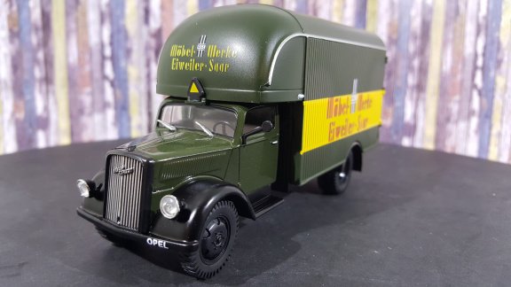 Opel Blitz furniture wagon 1949 groen 1:43 Atlas - 2