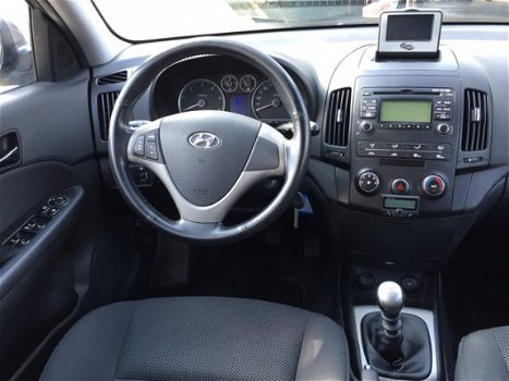 Hyundai i30 CW - 1.6 CRDI DYNAMIC, AIRCO, ELEK-RAMEN, CENT-VERGRENDELING, RADIO-CD-MP3, LM-VELGEN, D - 1