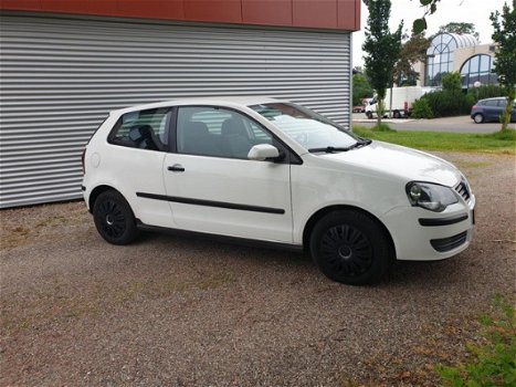 Volkswagen Polo - 1.4-16V Trendline - 1