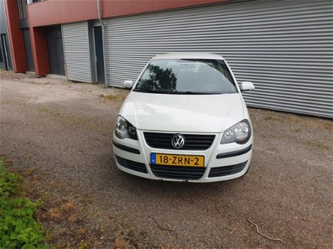 Volkswagen Polo - 1.4-16V Trendline - 1