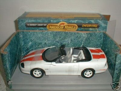 1:18 oude ERTL Chevrolet Camaro Z28 Cabrio wit !!! oudere uitgave !!! - 1