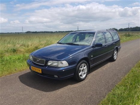 Volvo V70 - 2.4 Comfort - 1