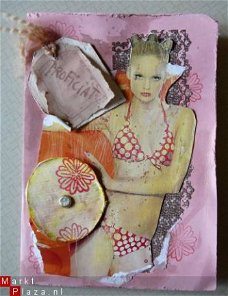 Handgemaakte retrokaart 01: Dame in rode bikini