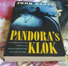 Pandora's klok van John Nance (dodelijk virus in vliegtuig)