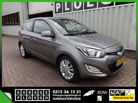 Hyundai i20 - 1.1 D Navigarie Parkeersens 1L op 30KM BUSINESS EDITION - 1