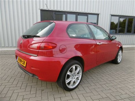 Alfa Romeo 147 - 1.6 T.Spark Veloce Progression AircoLmVelgen 17 Inch - 1