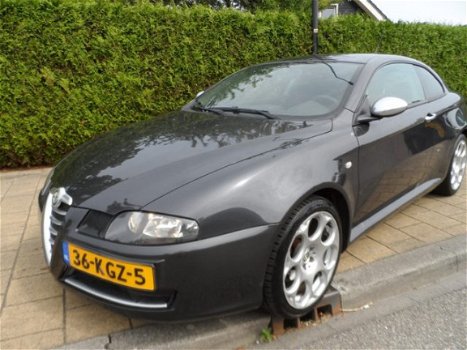 Alfa Romeo GT - 1.8 T.SPARK 16V PROGRESSION - 114931 Km - Boekjes - NAVI - Clim - 1