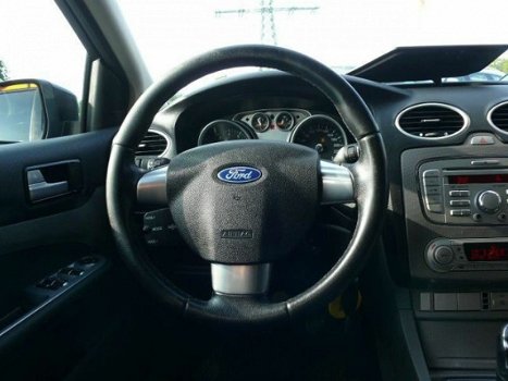 Ford Focus - 1.8 titanium flexifuel climate controle elec pakket dakrails chroom pakket lmv incl. ni - 1