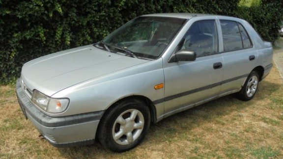 Nissan Sunny - 2.0 D LX Stuurbkr/Lmv/Trek-h - 1