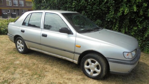 Nissan Sunny - 2.0 D LX Stuurbkr/Lmv/Trek-h - 1