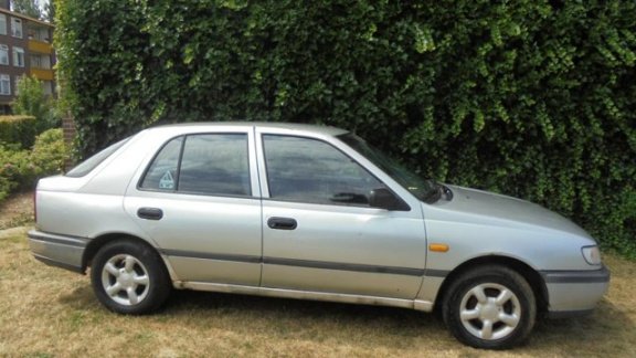 Nissan Sunny - 2.0 D LX Stuurbkr/Lmv/Trek-h - 1