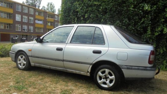 Nissan Sunny - 2.0 D LX Stuurbkr/Lmv/Trek-h - 1