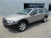 Volvo V70 Cross Country - 2.4 T Prestige Line Airco Clima Leer - 1 - Thumbnail