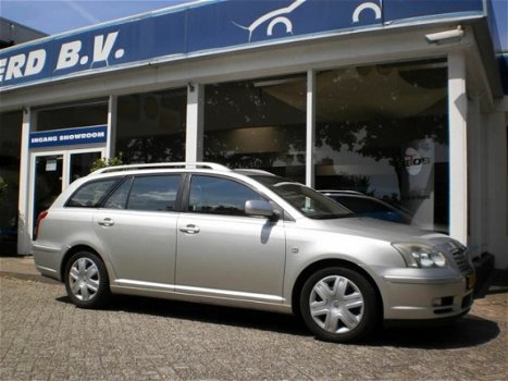 Toyota Avensis Wagon - 1.8 VVTi Linea Sol - 1