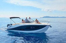 Quicksilver Activ 875 Sundeck