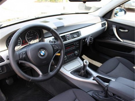 BMW 3-serie Touring - 320D EXECUTIVE / CLIMATE CONTROL / 18