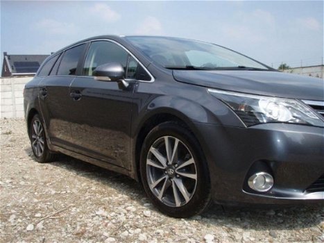 Toyota Avensis Wagon - 2.0 D-4D Business - 1