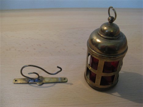 Voor in het poppenhuis...antiek koperen miniatuur lamp met hanger jaren 50! - 2