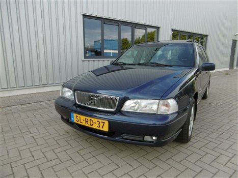 Volvo V70 - 2.5 T Exclusive Airco Clima CruiseControl Automaat - 1