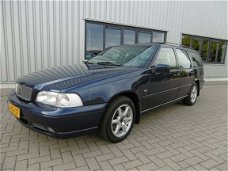 Volvo V70 - 2.5 T Exclusive Airco Clima CruiseControl Automaat