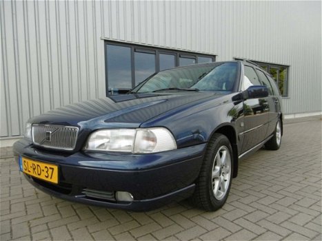 Volvo V70 - 2.5 T Exclusive Airco Clima CruiseControl Automaat - 1