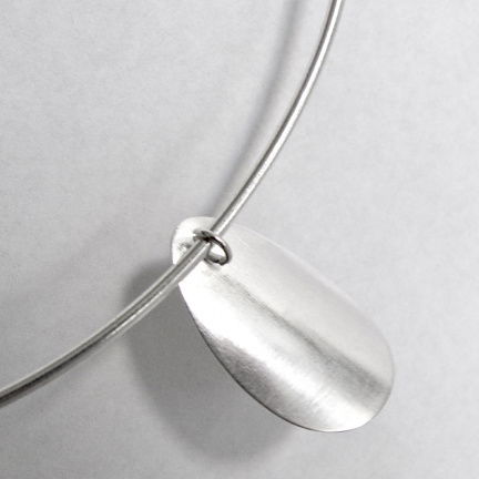 NIEUW Zilveren spangcollier ovale hanger INCLUSIEF VERZENDEN - Afbeelding 3