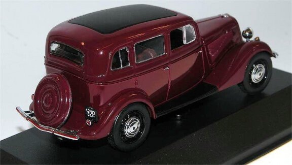 1:43 IXO IST152 GAZ M1 sedan 1942 donkerrood - 2