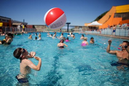 Bedrukte strandballen als zomers relatiegeschenk - 7