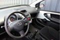 Toyota Aygo - 1.0 VVT-I 5drs NOW AIRCO, ELEK RAMEN, 1E EIGENAAR - 1 - Thumbnail