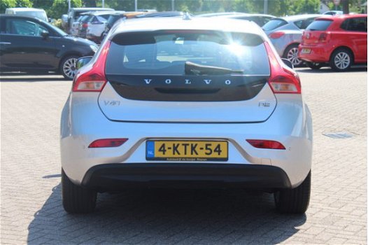 Volvo V40 - 1.6 D2 115PK / Navigatie / Parkeersensor / Cruisecontrol / Climatecontrol / - 1