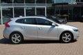 Volvo V40 - 1.6 D2 115PK / Navigatie / Parkeersensor / Cruisecontrol / Climatecontrol / - 1 - Thumbnail