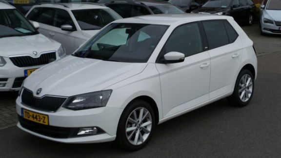 Skoda Fabia - 1.0 75PK EDITION AMBITION TREKHAAK 29149 KM - 1