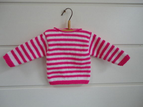 008 fel rose/wit truitje voor ca. 3 maanden(maat 56) - nr. 1