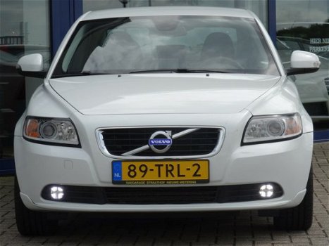 Volvo S40 - 1.6 D2 S/S BUSINESS PRO EDITION, Navigatie / Trekhaak / Parkeersensoren / Bluetooth / 17 - 1