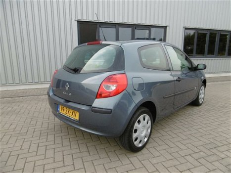 Renault Clio - 1.2-16V Special Line Airco Audio 2e Eigenaar - 1