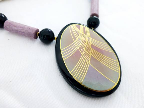 Aparte ketting met grote aardewerk hanger - Afbeelding 2