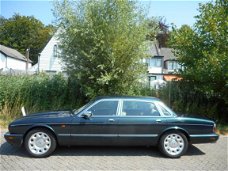 Daimler 4.0 - 4.0 V8 Super LWB 363pk Volledig onderhoud Navi Leder Etc