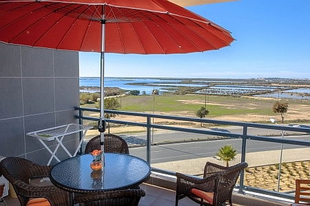 VILLAGE MARINA-OLHAO: luxe 2 kamer appartement met uitzicht op de lagune met flamingos en Faro - nr. 1
