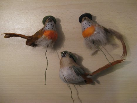 Drie oude vogeltjes mét een hoedje, cute...jaren '50 - 1