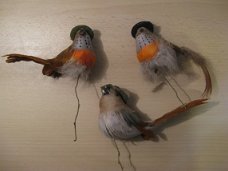 Drie oude vogeltjes mét een hoedje, cute...jaren '50