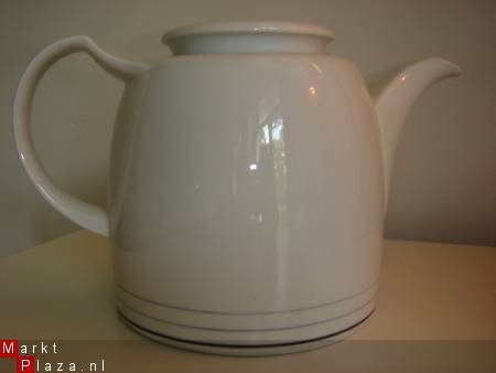 Mooie witte theepot met streepdessin van Tonika - 1