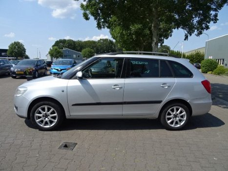 Skoda Fabia Combi - 1.2-12V Navi Ecc Lmv Trekhaak - 1