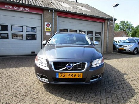 Volvo V70 - 2.0T R-EDITION dealer onderhouden - 1