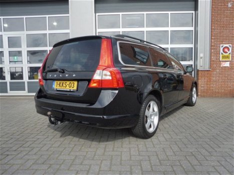 Volvo V70 - 2.0 D4 KINETIC licht metaal trekhaak navigatie - 1