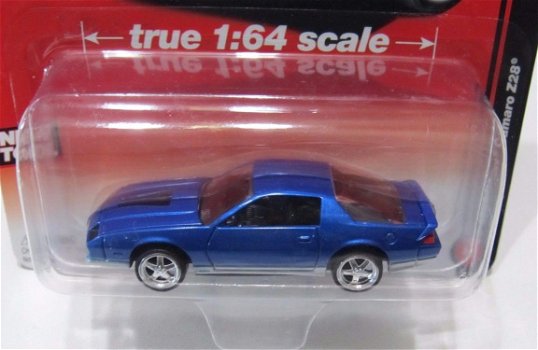 1:64 AutoWorld GM Chevrolet Camaro Z28 1984 blauw - 3