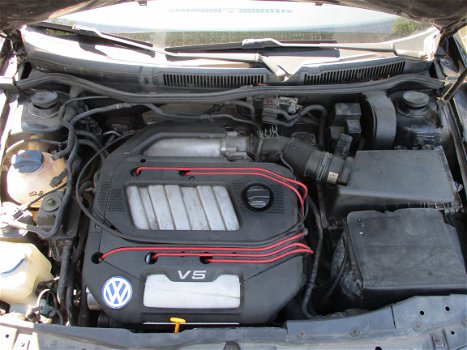 VW Golf 4 2.3 V5 110KW Automaat 5 drs hb Onderdelen - 7
