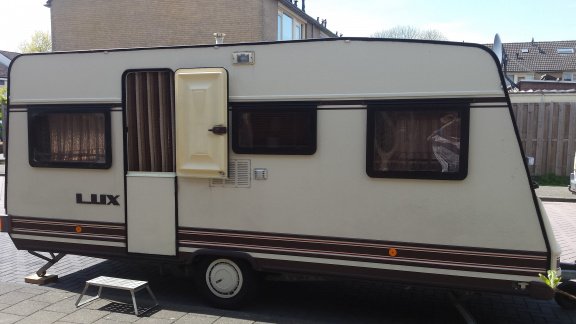 Caravan Burstner de luxe opbouw 4 meter 85 met voortent - 1