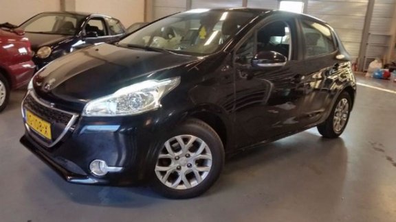 Peugeot 208 - 1.2/82PK/AIRCO/Blue/Eind 2013/2j APK/75dkm - 1