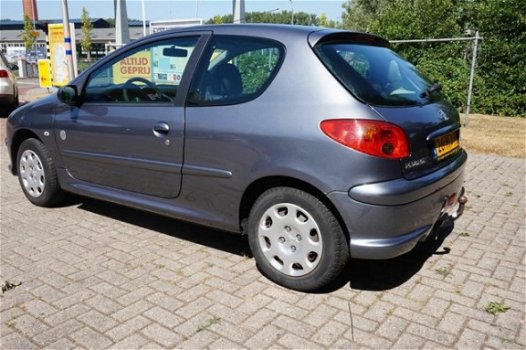 Peugeot 206 - 1.4 Génération met Airco en trekhaak - 1