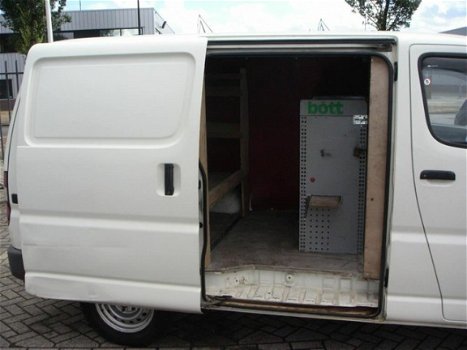 Toyota HiAce - 2.5 D4-D 90 Base - 1